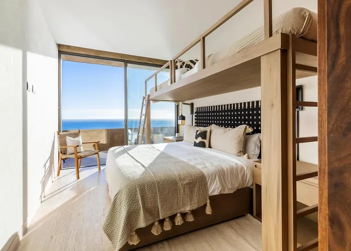 Private Hot Tub - Ocean View - Gym - Free Parking Apartment *